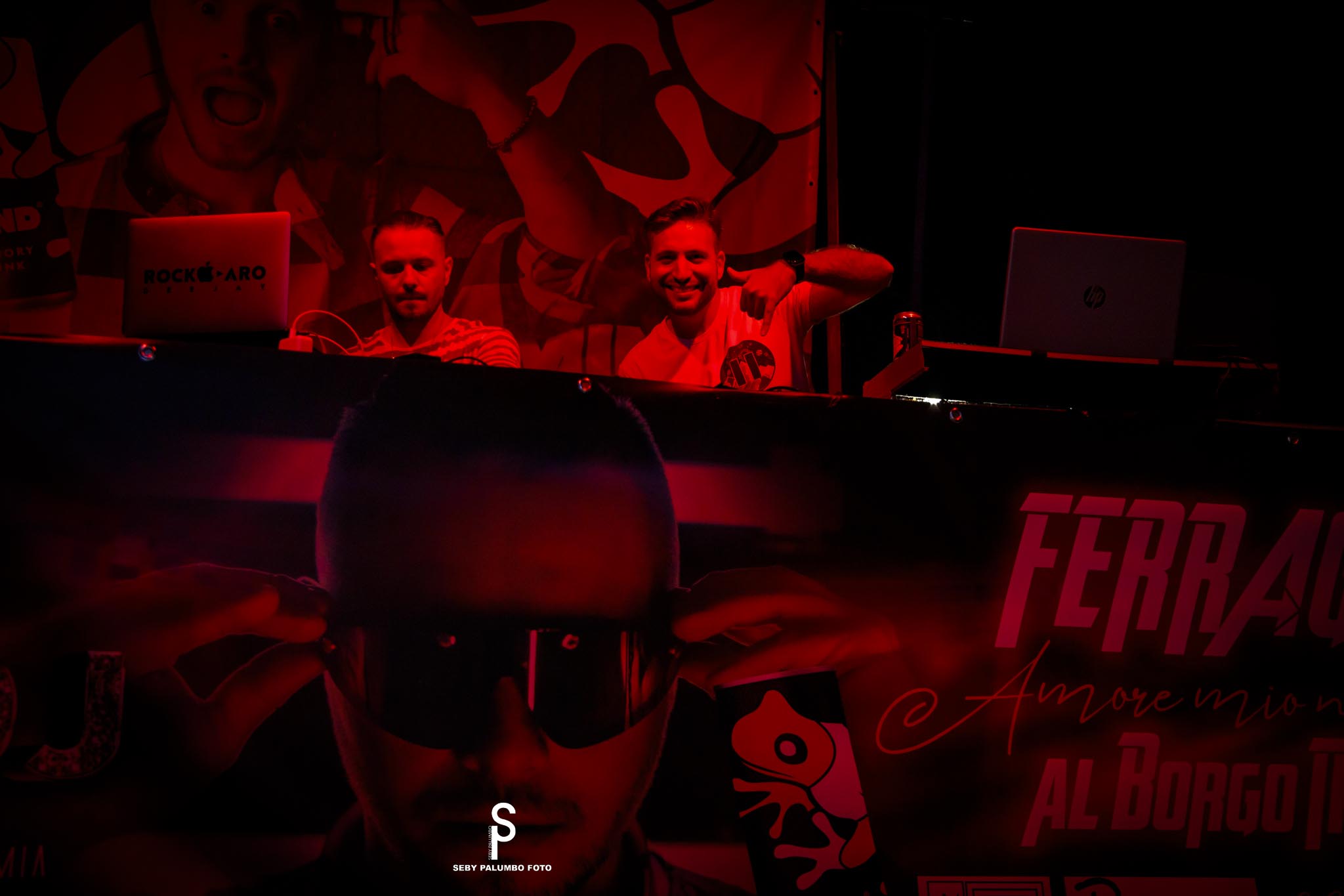 Vocalist Andrea Palumbo insieme a Rock-Aro DJ